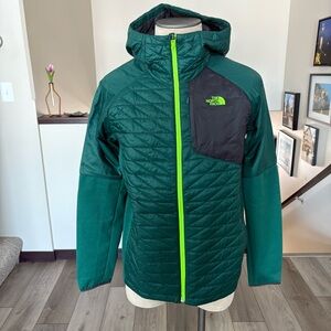 The North Face Green and Black Lightweight Shirt Jacket with Quilted Design NWOT
